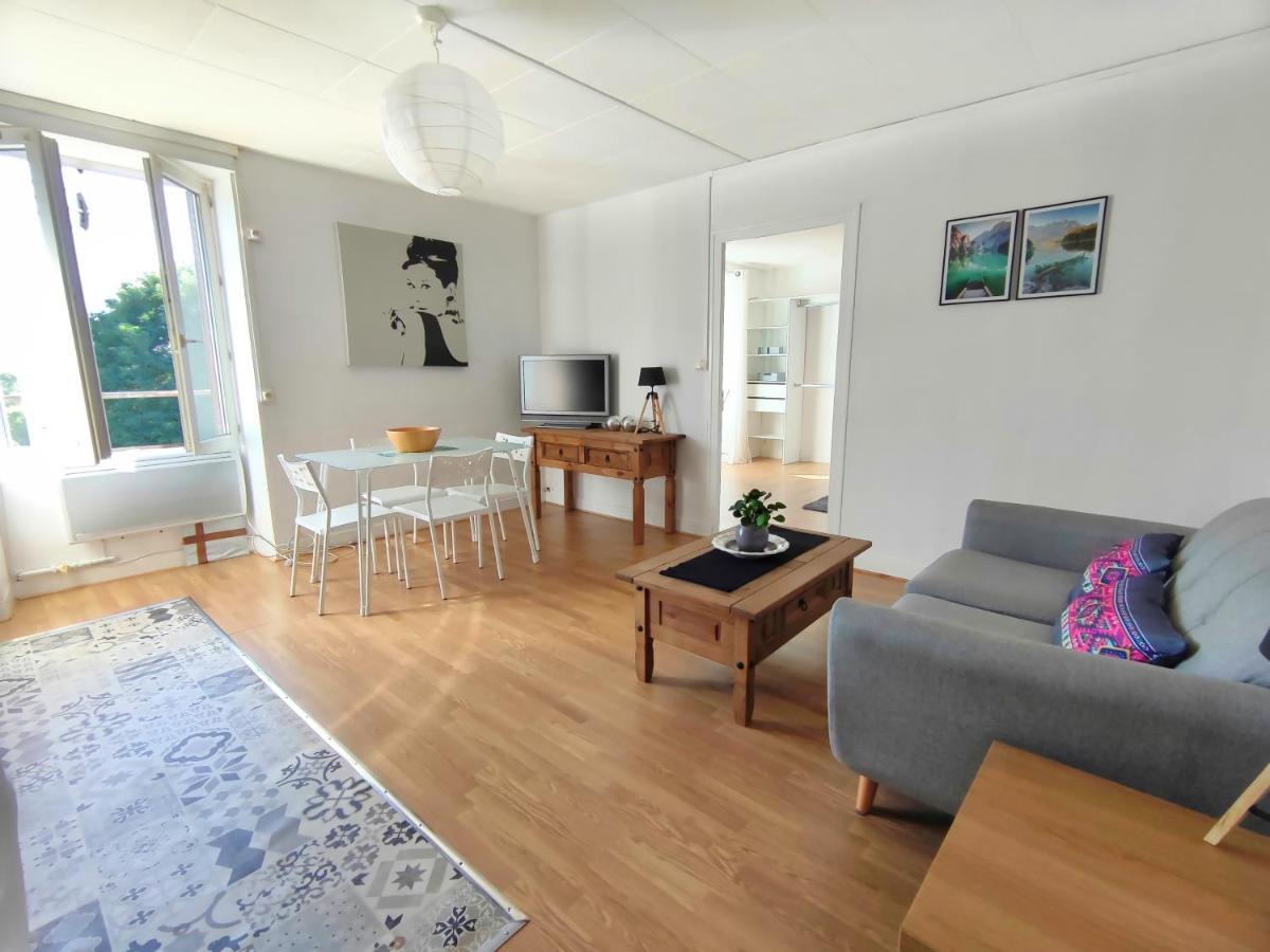 Number 22 - Le Dorat - Apartment 4 With Garden & Free Parking Exterior photo
